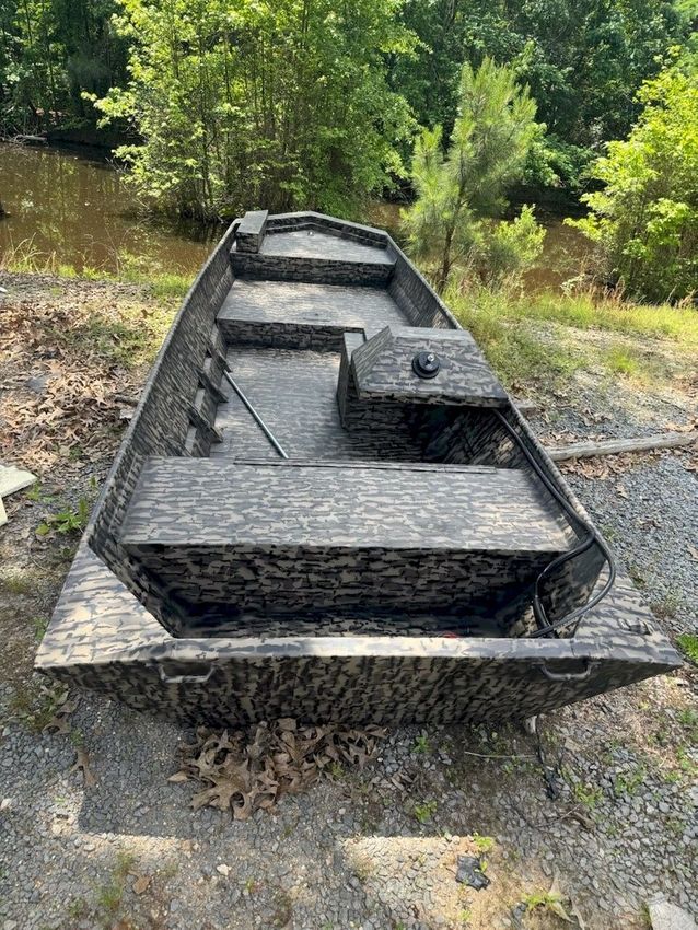 15 x 42 MUV Duck Boat w/ Side Console