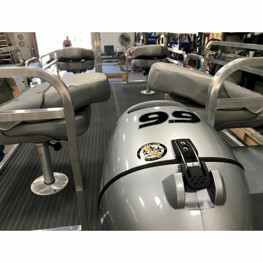 Laker 612 Classic w/ 9.9 HP Honda Package
