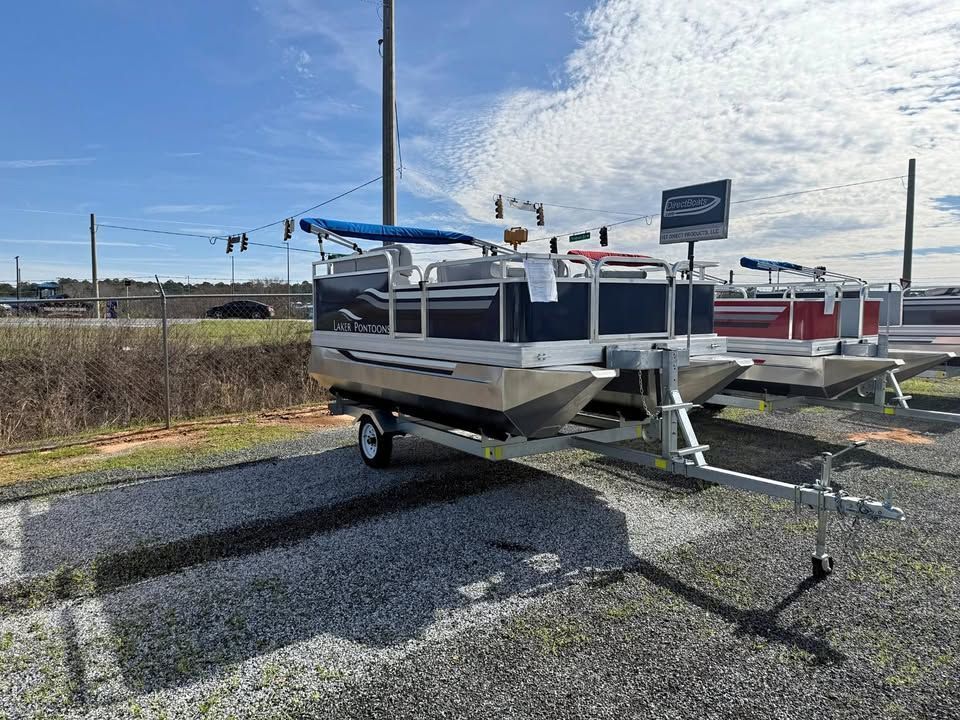 Laker 712 DLX with Premium Seats PKG