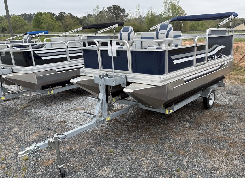 Laker 712 DLX w/ Standard Seats Package