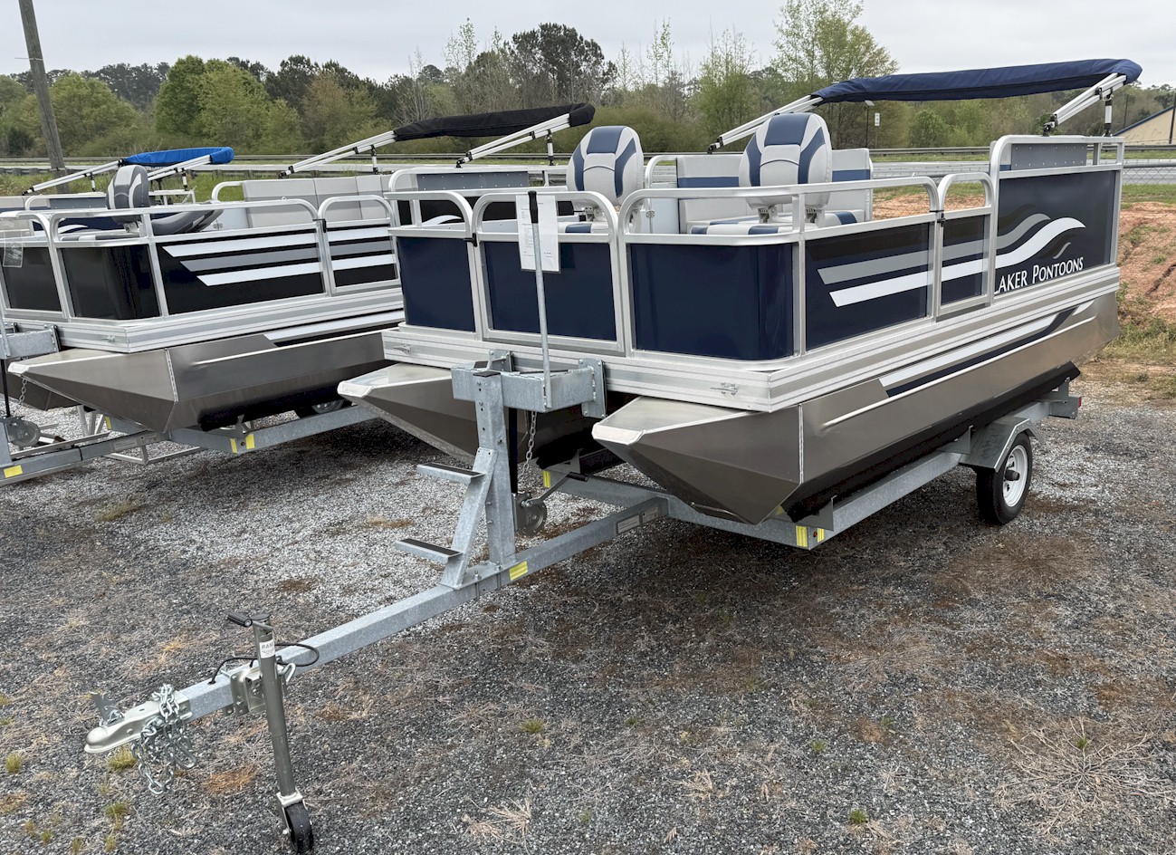 Laker 712 DLX w/ Standard Seats Package