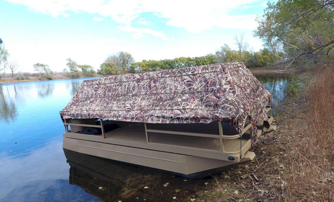 Laker Duck Boat w/ Blind up