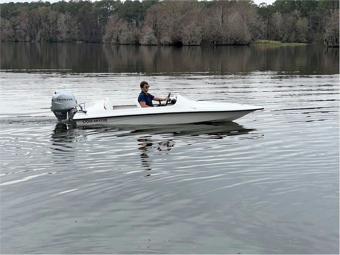 151 Small speed boat 4 Thumbs up