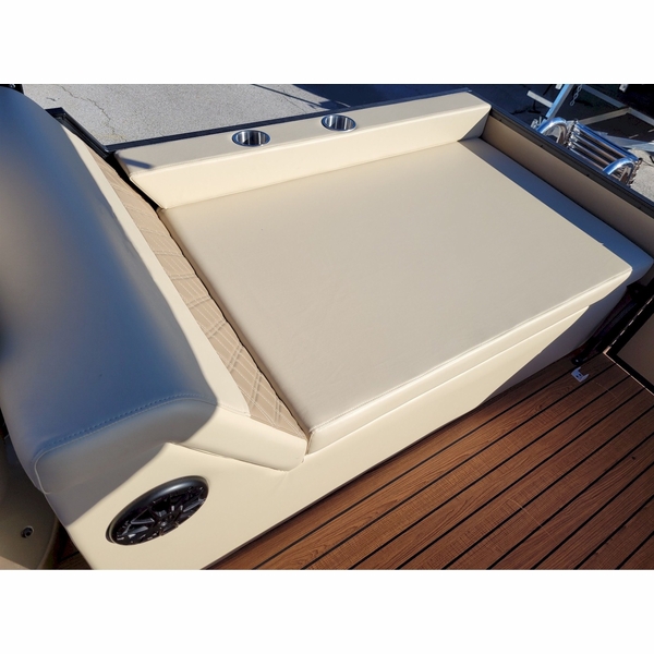 Windsor 238 Lounger Pontoon Boat Package