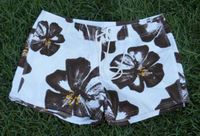 Short-hipster short<br>White big flower, size 9, 13, 17, 19.