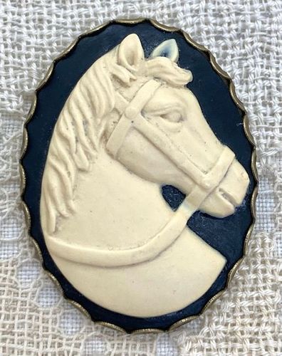 Black & Cream Horse Cameo Brooch Pin