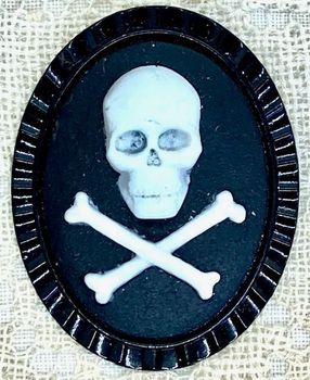 Black & White Skull & Crossbones Jolly Roger Cameo Brooch Pin