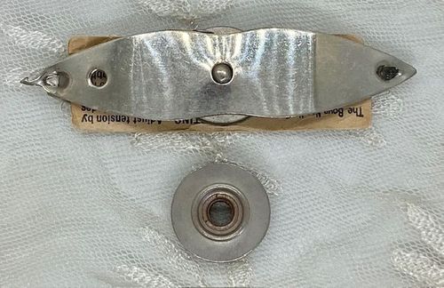 Vintage Metal Boye Tatting Shuttle w/Extra Bobbin