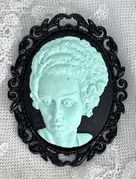 **NEW!** Mint Bride of Frankenstein Cameo Brooch Pin **NEW!** Mint Bride of Frankenstein Cameo Brooch Pin