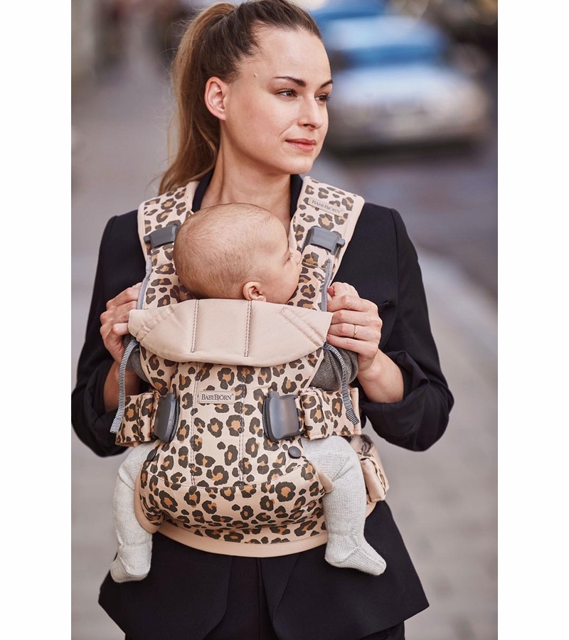 BabyBjorn Baby Carrier One, Cotton Beige Leopard