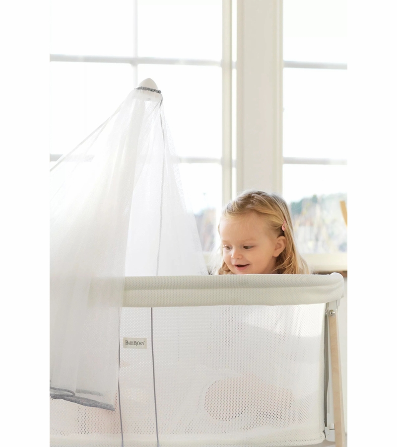 BabyBjorn Cradle + Fitted Sheet + Canopy Bundle White