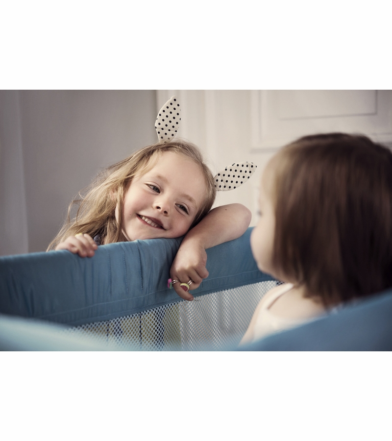 BabyBjorn Travel Crib Light Pink