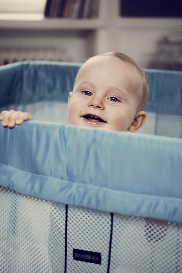 BabyBjorn Travel Crib Light Pink