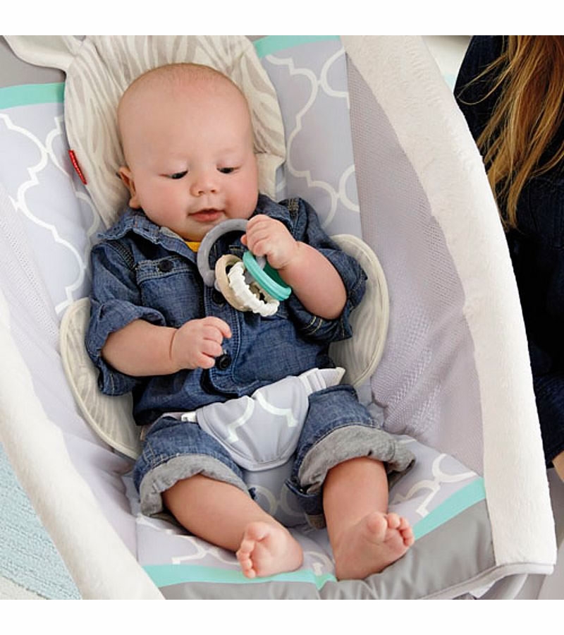 FisherPrice Deluxe Newborn Auto Rock 'n Play Sleeper Safari Dreams