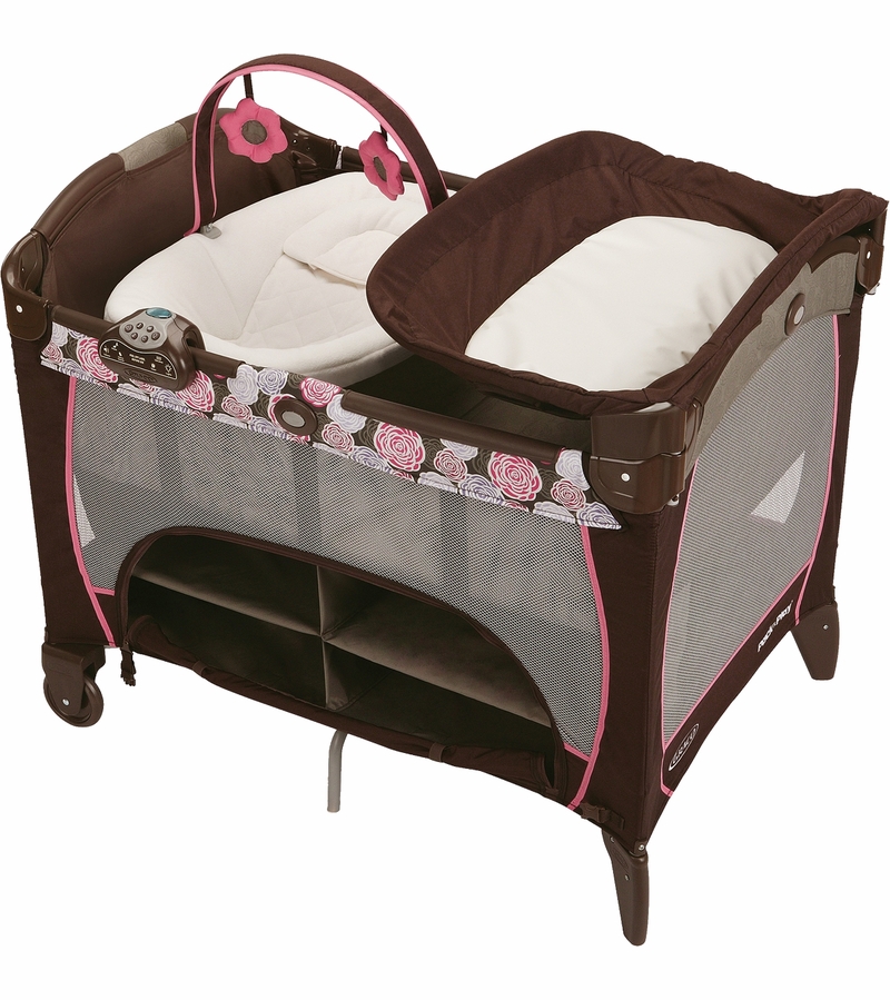 Graco Pack 'n Play Playard with Newborn Napper Station DLX Chelle