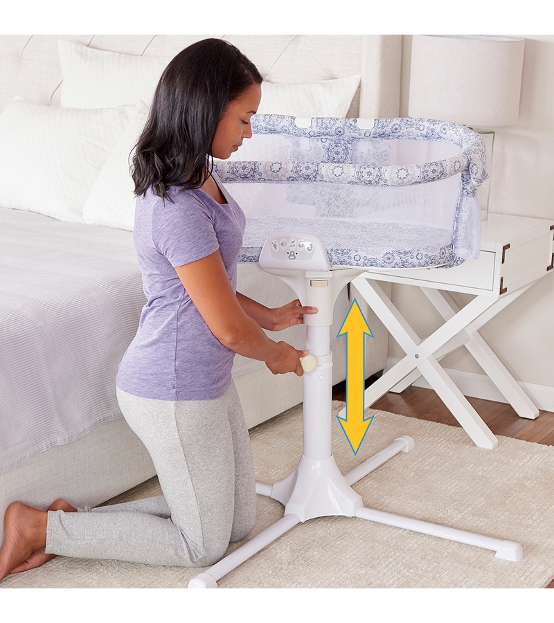 HALO Bassinest Swivel Sleeper Luxe Medallion