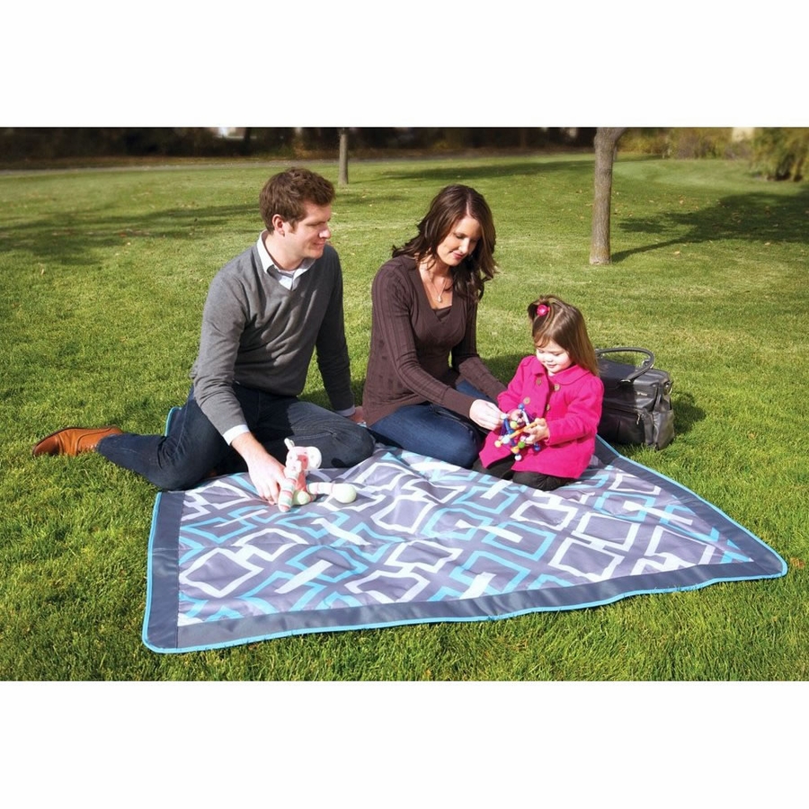 JJ Cole Outdoor Blanket in Grey Links D