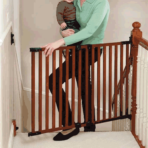 Kidco Angle Mount Wood Safeway Gate Cherry
