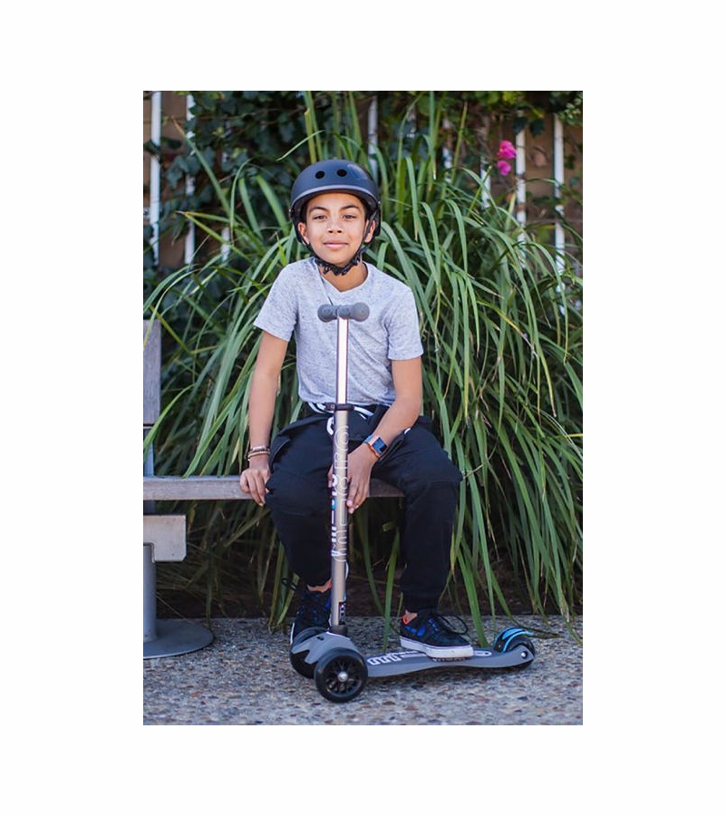 Micro Kickboard Maxi Deluxe Scooter Volcano Grey
