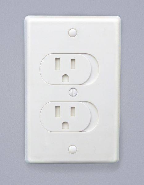 Qdos Universal Self-Closing Outlet Cover - White