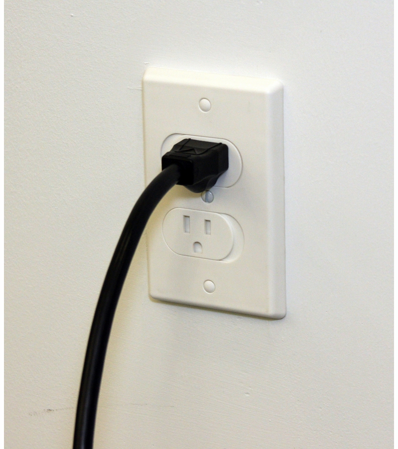 Qdos Universal SelfClosing Outlet Cover White