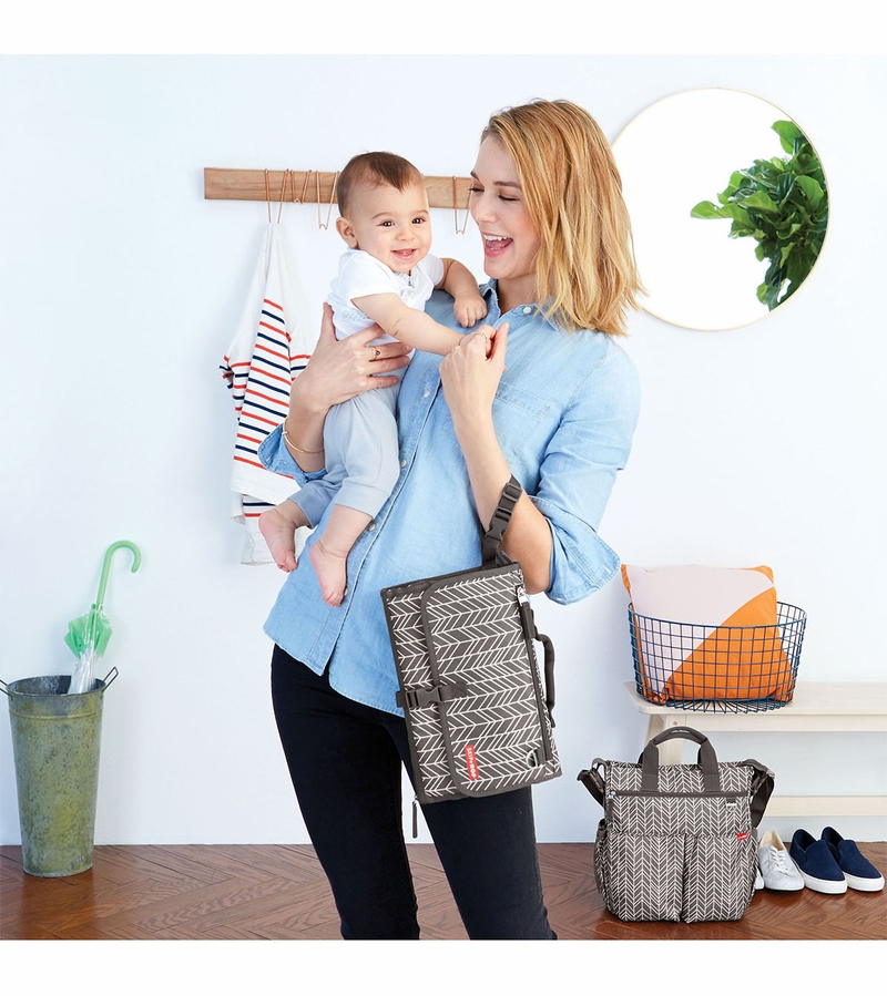 Skip Hop Pronto Changing Station Grey Feather