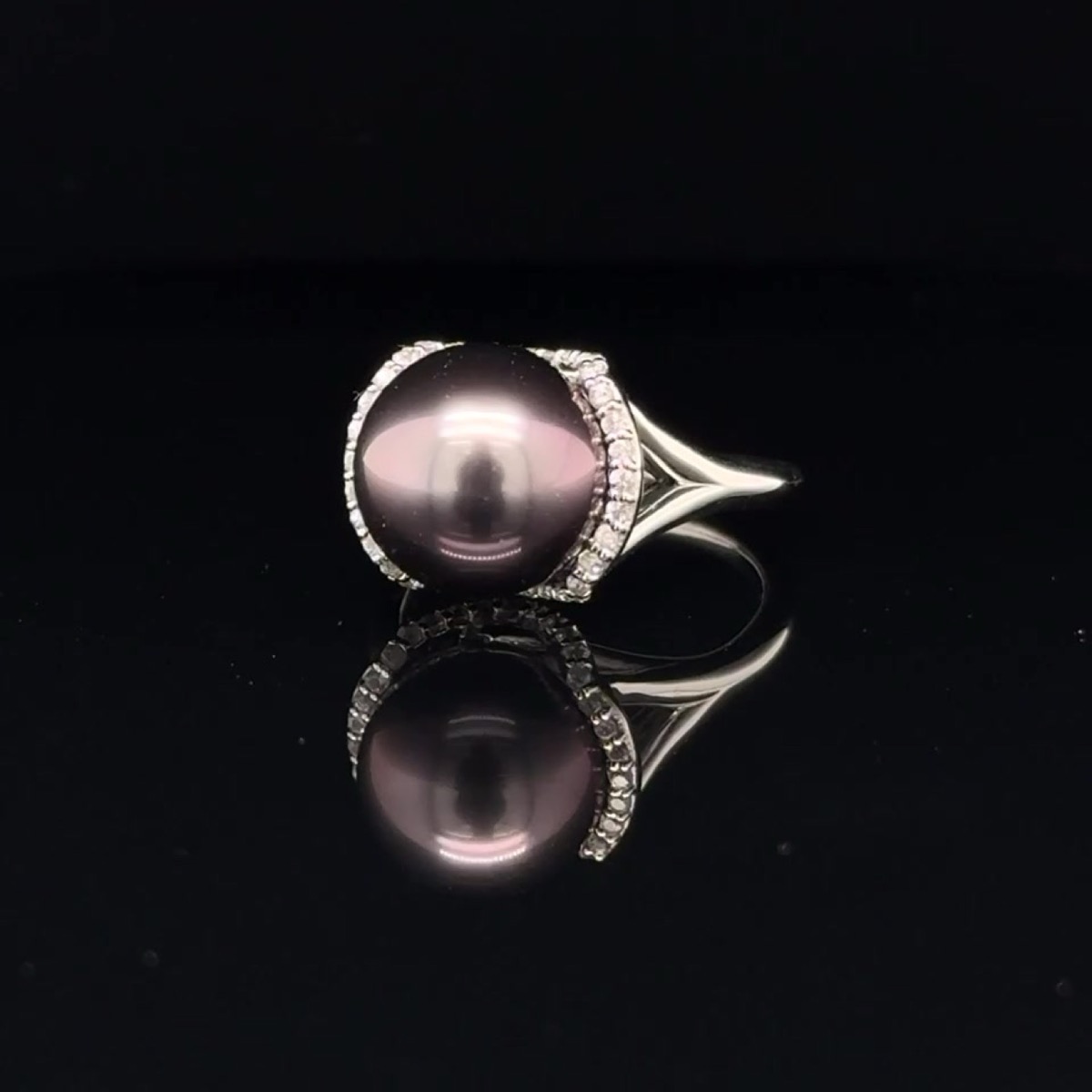 A Split-Shank Cradle Ring for an Aubergine Tahitian Pearl