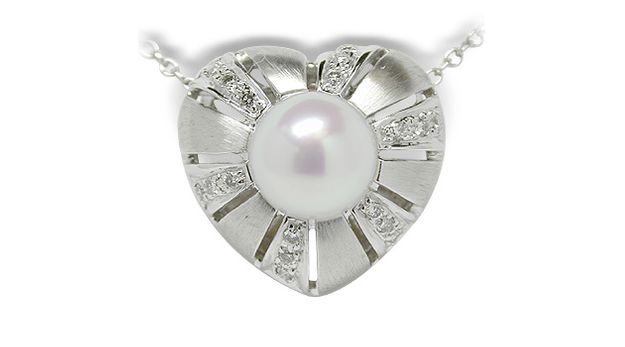 Amore a Japanese Akoya Cultured Pearl Pendant