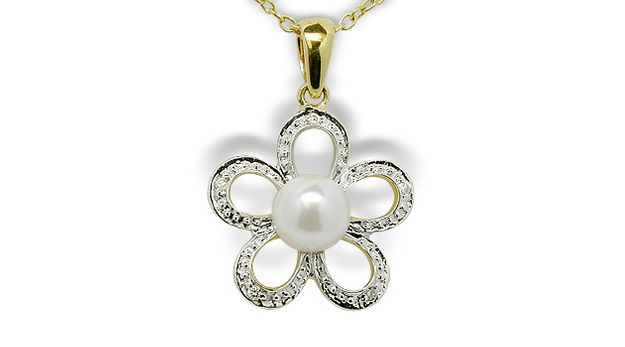 Daisy a Japanese Akoya Cultured Pearl Pendant