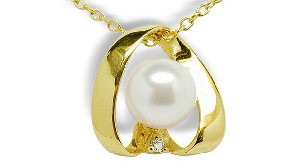 Flair a Japanese Akoya Cultured Pearl Pendant