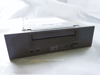 Sun / X6286A /  370-2376 / Internal 12-24GB 4 mm DDS-3 Tape Drive (Medium Grey Bezel) -- Sun Parts