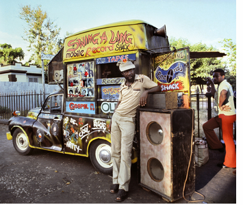 An exploration of dancehall, reggae en espa�ol, and reggaeton through contemporary art