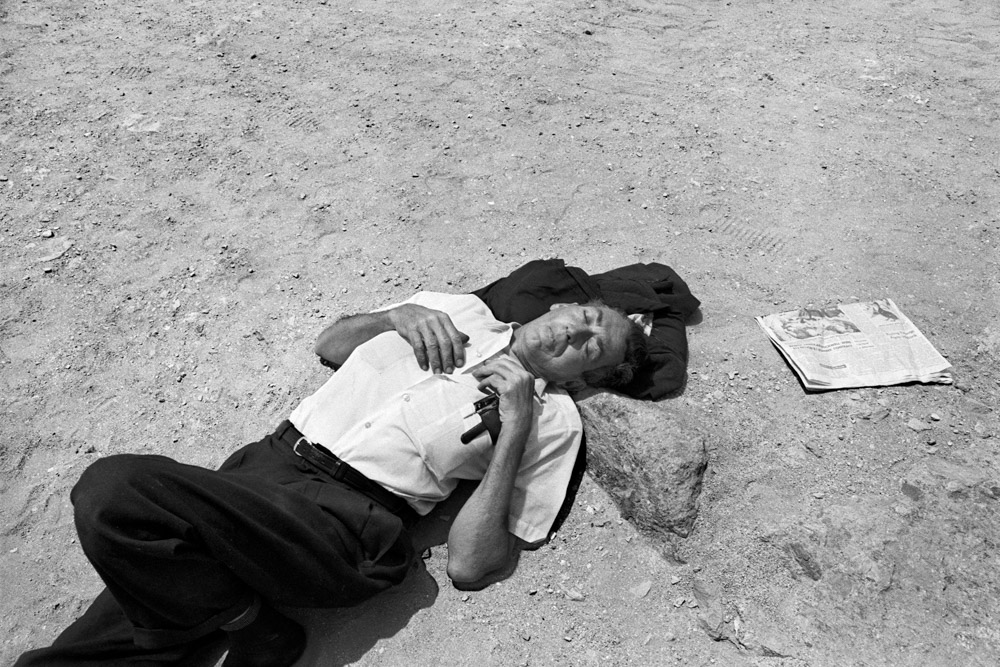 Anthony Hernandez Beach Pictures, 1969-70 ARTBOOK | D.A.P. 2016