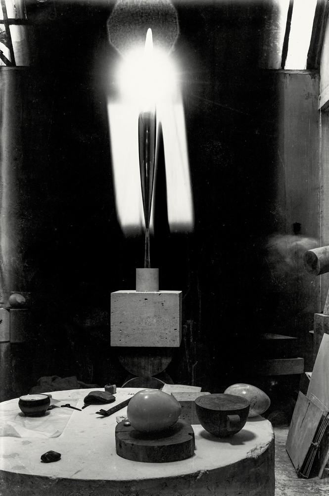 "Bird in Space" (1927, polished bronze), glass negative c. 1929. 