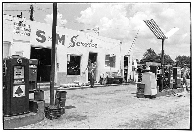 Gas Stop (デイヴィッド・フロイト) 英書 STEIDL Gas Stop (デイヴィッド・フロイト) 英書 STEIDL - メルカリ
