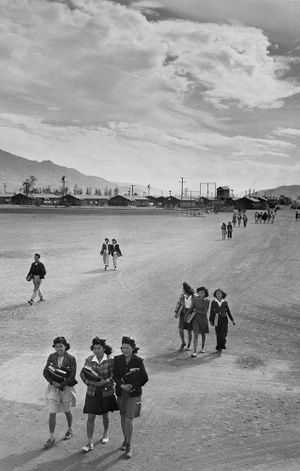 Displaced: Manzanar 19421945