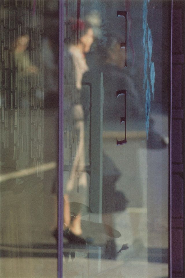 アート・デザイン・音楽 SAUL LEITER Early Color In 'Saul Leiter: Early Color,' urban visual poetry that is