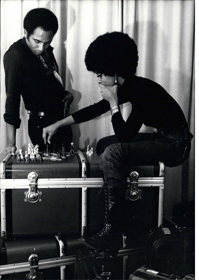 From Grandmasters to method actors, 'Chess Players' presents the pure pleasure of the most serious game
