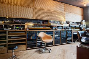 Inside the Studio: Spaces of Electronic Music Production
