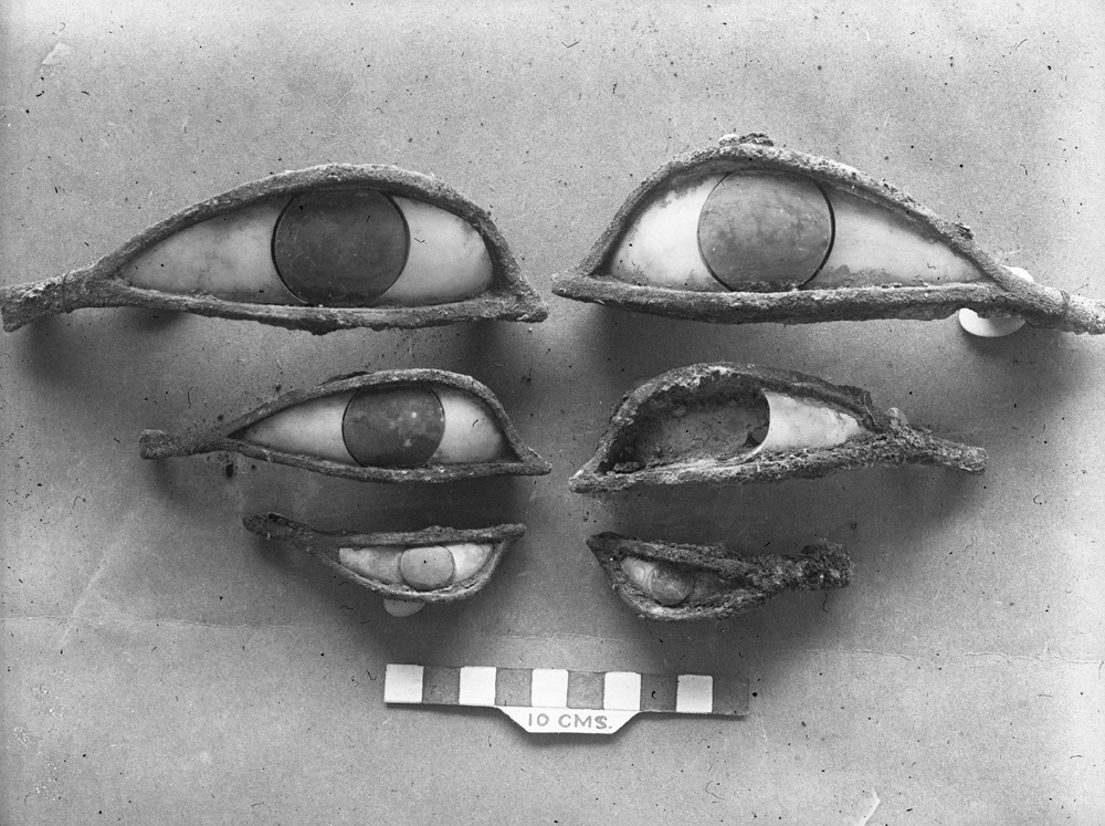 Mohammedani Ibrahim Ibrahim, Nuri: Pyramid 59 (Queen Malakaye): three pairs of inlay eyes from coffins, April 19, 1918, is reproduced from