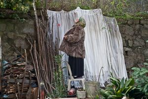 Nilbar Gres: Who Is the Subject