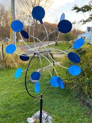 24" DOUBLE CIRCLES GARDEN WHEEL(BLUE) WITH IN-GROUND STAND 