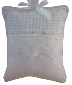 embroidered giraffe crib bedding by blauen