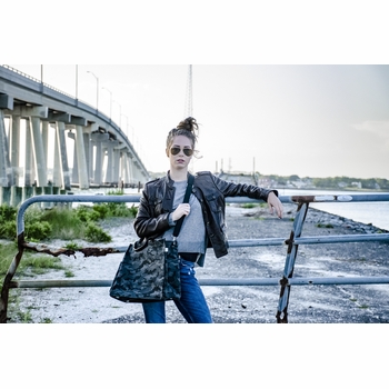 luxe NS camo tote with black handles