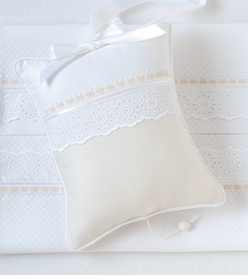 pique crib bedding by blauen