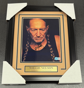 WILLIE NELSON COUNTRY MUSIC AUTOGRAPHED SIGNED 8X10 PHOTO FRAMED BAS BECKETT HOL
