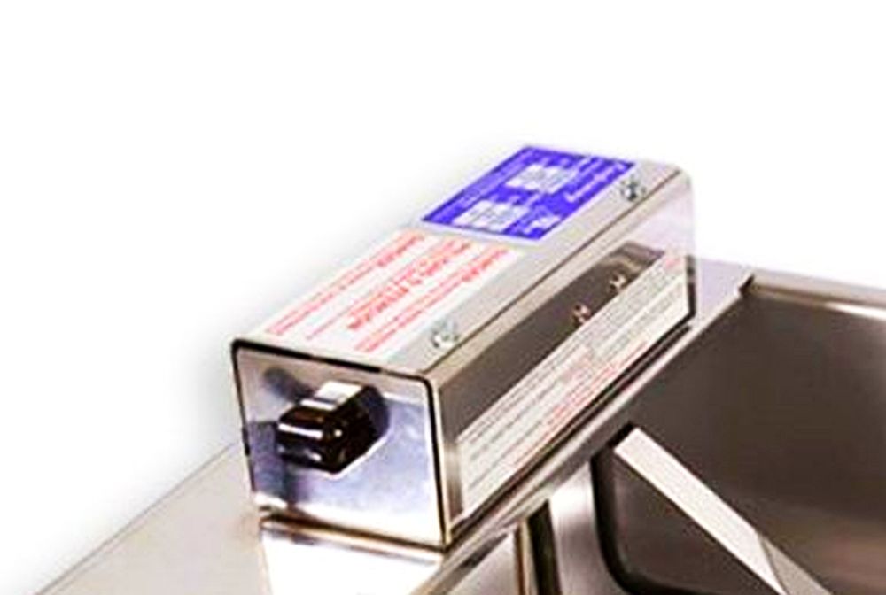 Briskheat® Evapoway Anti Condensate Pan 208 Voltage 21 x 13 x 4 in