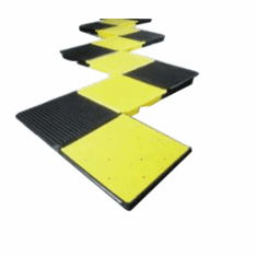  Modular Splash Pallets Keep Floors Clean