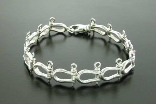 Vanmark Small Sterling Silver Shackle Bracelet - BR048S