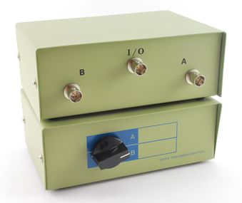 2-Way AB BNC Manual Switch Box